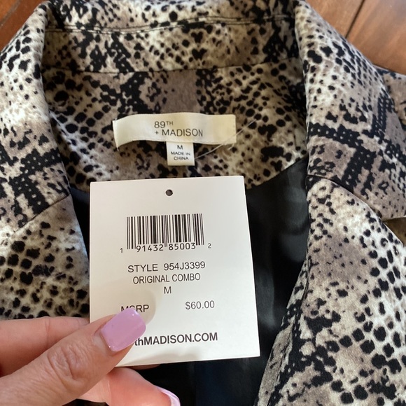 Size medium animal print blazer from 89th and Madison - Picture 3 of 7